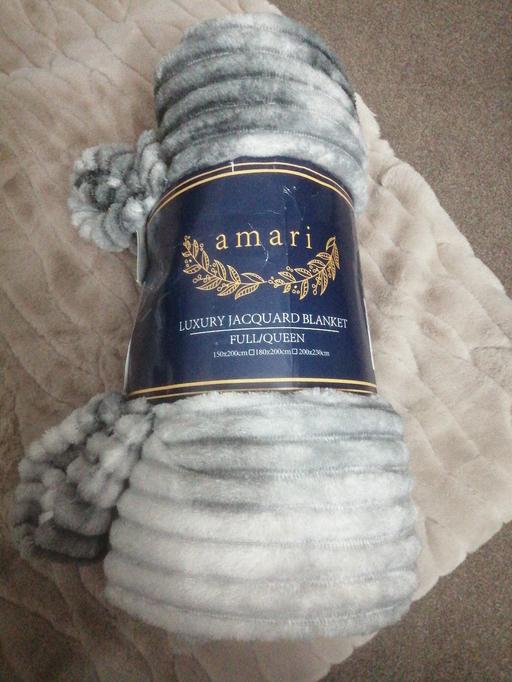 Buy & Sell Heath Town Wolverhampton - Photos for New Amari luxury Jacquard blanket