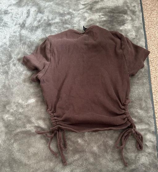 Buy & Sell - Photos for Brown Ribbed Side-Ruched Short Sleeve Top