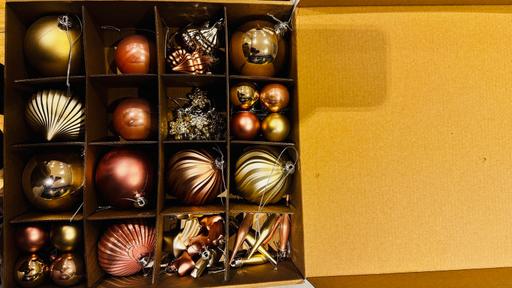 Buy & Sell Newham East London - Photos for Baubles 49 Gold and Pink