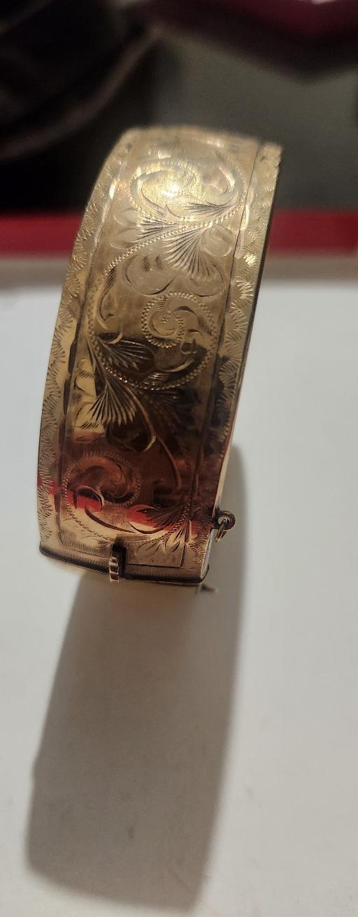 Buy & Sell Wormwood Scrubs West London - Photos for 1/5 9ct gold bangle