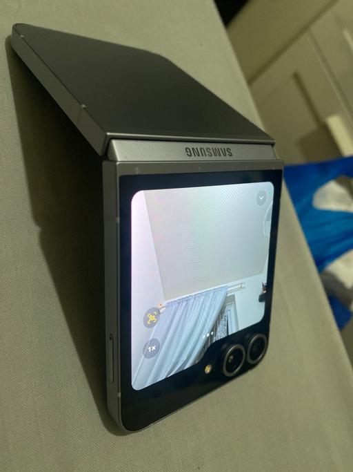 Buy & Sell Commercial Road East London - Photos for Samsung z flip 6