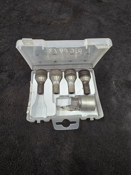 Vehicles Penn Fields Wolverhampton - images_alt_text Genuine Renault Locking Wheel Nut Set Clio Me