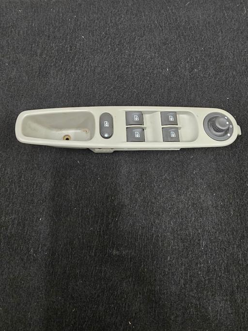 Vehicles Bradmore Wolverhampton - images_alt_text RENAULT ZOE BFM Front Right Door Window Switc