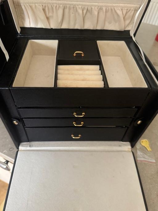 Buy & Sell Shirley Solihull - Photos for Beautiful jewellery box with key and drawers