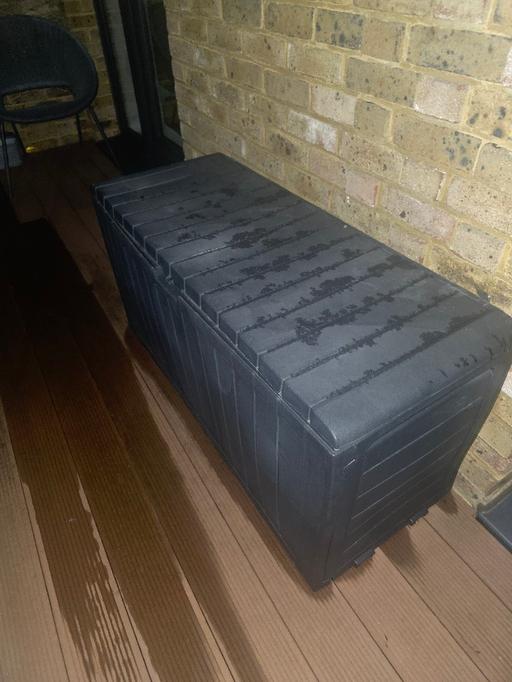 Buy & Sell Dartford Town Centre Dartford - Photos for outdoor storage box!