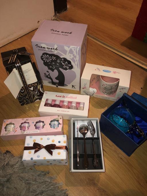 Buy & Sell Bilston Wolverhampton - Photos for Gifts bundle