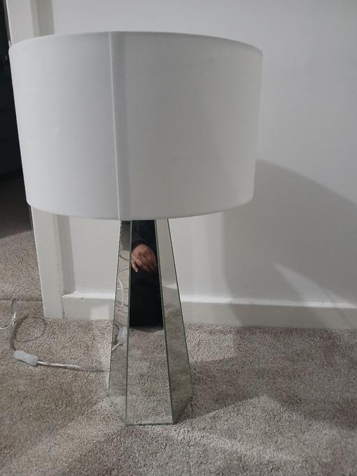 Buy & Sell The Broadway Bradford - Photos for VERY full glass mirrored lamp with big white