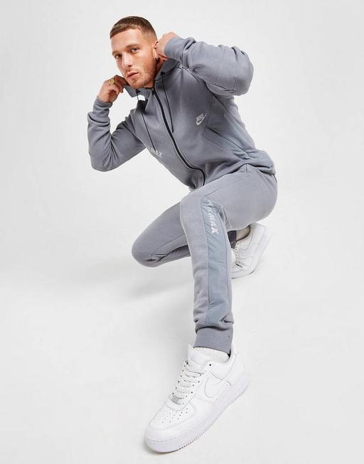 Buy & Sell New Lodge Barnsley - Photos for nike air max full tracksiut size large black