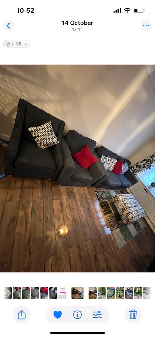 Buy & Sell Waterloo Central London - Photos for 3 seater and 2 sofa chairs.