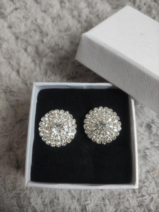 Buy & Sell Grafton Street Industrial Estate West Northamptonshire - Photos for white crystal earrings