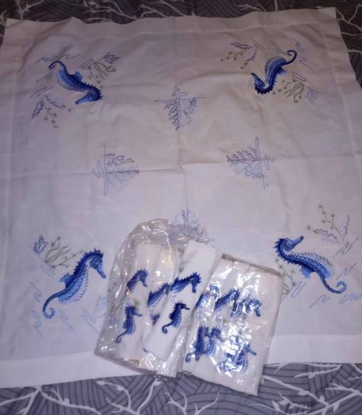 Buy & Sell Northfield Birmingham - Photos for Bnwt Matching Tablecloth & 8 Napkins