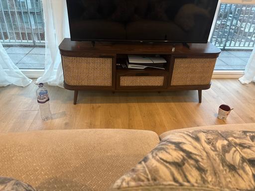 Buy & Sell Tokyngton North West London - Photos for Tv unit and side board (slightly broken)