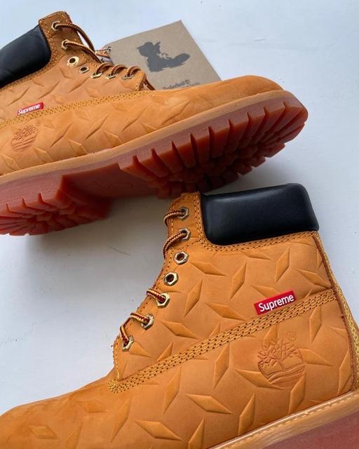 Buy & Sell Burnt Oak North West London - Photos for Timberland X supreme Brand New Uk 8/11