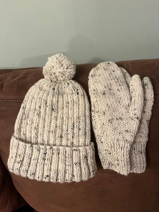 Buy & Sell Eaglescliffe Stockton-on-Tees - Photos for Hand Knitted Hat & Mitts Set