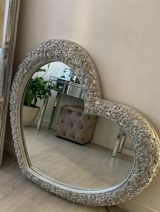 Buy & Sell Streatham South West London - Photos for Large flower heart mirror silver