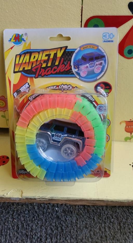 Buy & Sell Westcliff-on-Sea Southend-on-Sea - Photos for 56pc multicoloured tracks with light up car