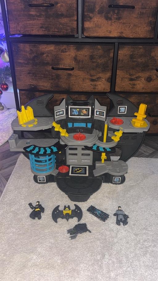 Buy & Sell Laindon Basildon - Photos for Batman Tower and Figures