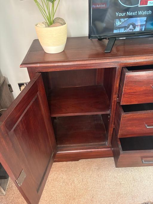 Buy & Sell Three Bridges Crawley - Photos for Well maintained Cabinet/TV Stand