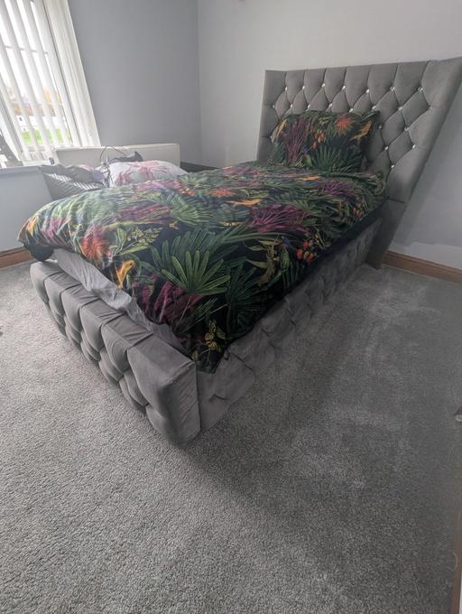 Buy & Sell The Flatts Kirklees - Photos for Single Bed (Grey Chesterfield Bed) SALE