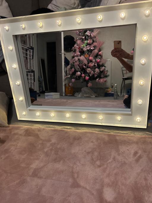 Buy & Sell Longlands South East London - Photos for Mirror with lights / vanity mirror