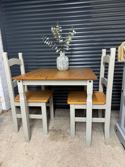 Buy & Sell Hoobrook Wyre Forest - Photos for Mexican pine dining table and 2 chairs
