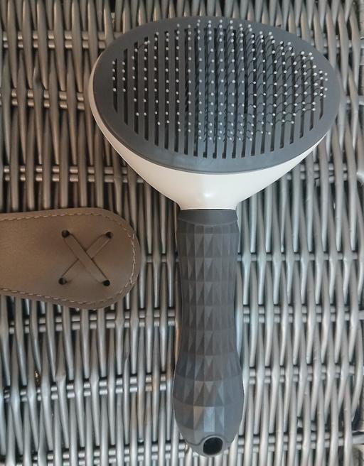 Buy & Sell Bradley Fold Trading Estate Bury - Photos for Pic 1&2 pet Brush