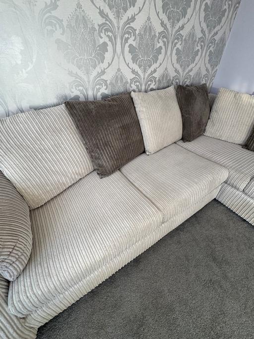Buy & Sell Fallings Park Wolverhampton - Photos for Everett 4 Seater Scatter Back Corner Sofa