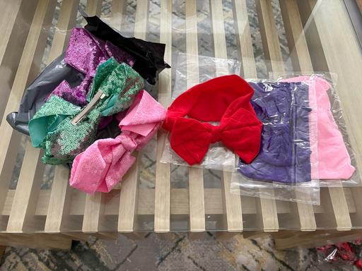 Buy & Sell Heath Park Havering - Photos for Colourful bows