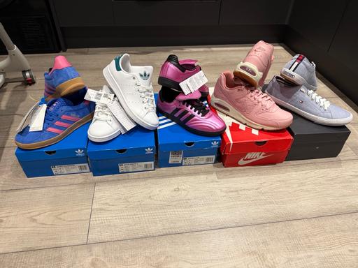 Buy & Sell Ketley Telford and Wrekin - Photos for Mens / Women’s Trianers Brand New !!