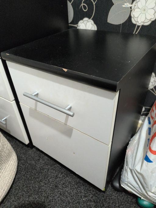 Buy & Sell Newham East London - Photos for black and white bed side drawer