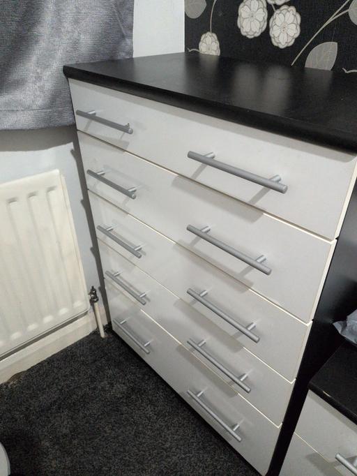 Buy & Sell Newham East London - Photos for black and white 5x chest of drawers