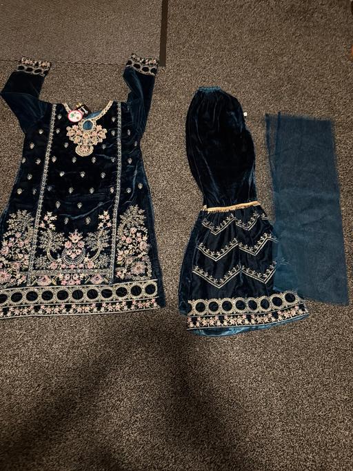 Buy & Sell Luton Bedfordshire - Photos for Girls velvet ghara 