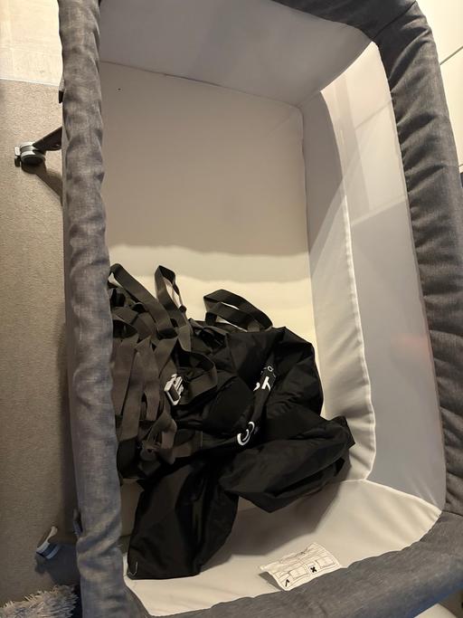 Buy & Sell Wellesley Rushmoor - Photos for Silver cross crib (next to me)