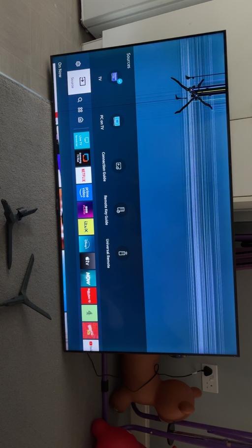 Buy & Sell Wellesley Rushmoor - Photos for Samsung 55 inch tv (broken screen)