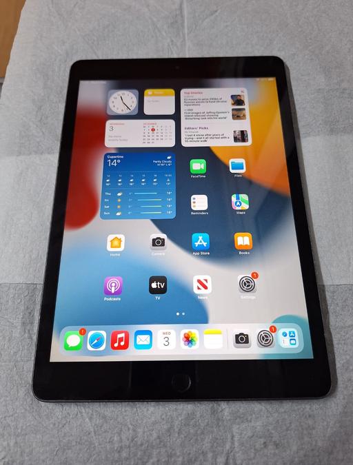 Buy & Sell - Photos for Apple Ipad 8th Gen (2020,128GB)