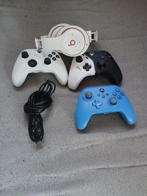 Buy & Sell Rushall Walsall - Photos for (FAULTY-ISH) Apple Beats (DRE) Xbox Controls