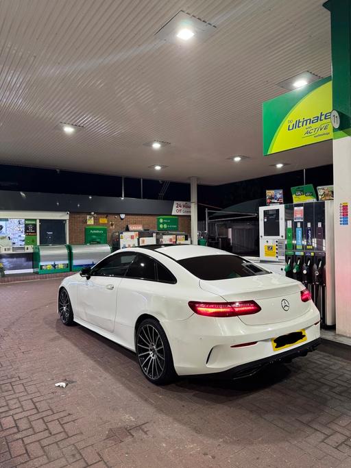 Vehicles Cann Hall East London - Photos for Mercedes E300