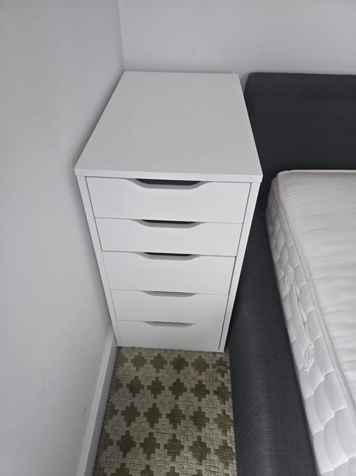 Buy & Sell Shoreditch North London - Photos for White Chest Drawer