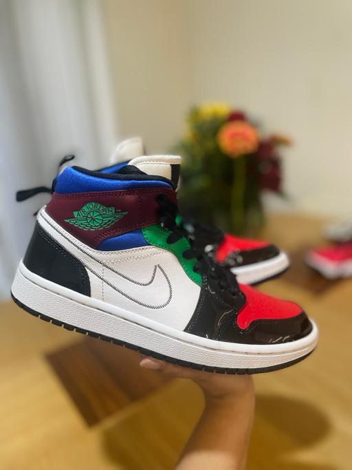 Buy & Sell Aston Birmingham - Photos for Jordan mid size 5