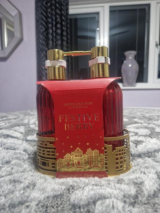 Buy & Sell Scholes Rotherham - Photos for Large new glass hand wash & cream