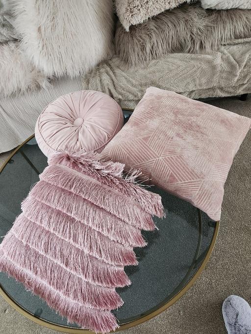 Buy & Sell Dudley Town Centre Dudley - Photos for Cushion Set Pink