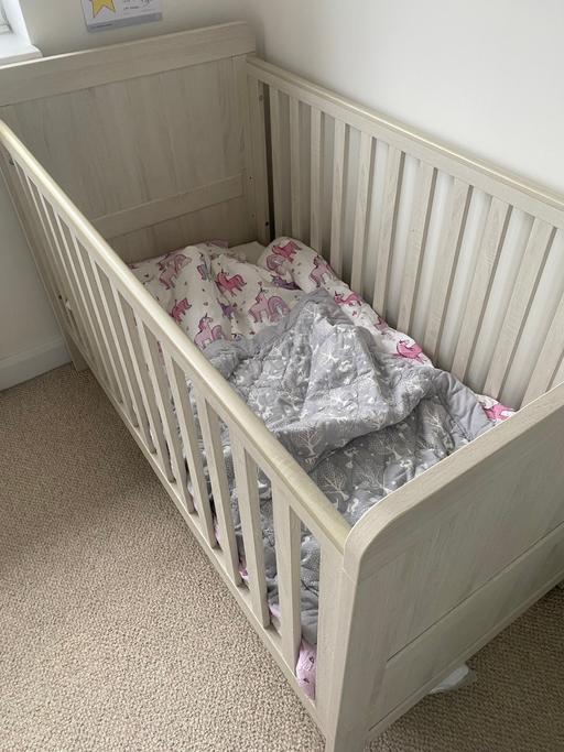 Buy & Sell Chalfont Saint Peter Buckinghamshire - Photos for Baby / toddler cot and matching changing unit