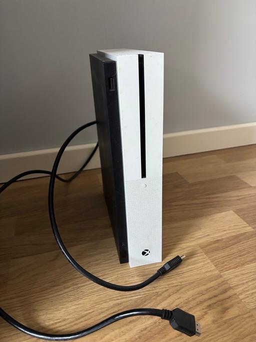 Buy & Sell Tamworth Staffordshire - Photos for Xbox one S (no controllers)