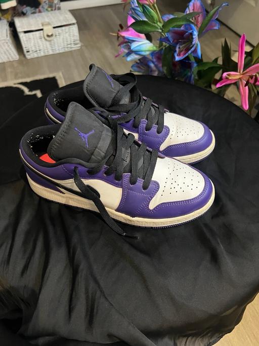Buy & Sell Hanworth Hounslow - Photos for Air Jordan 1 Low Court Purple/ White UK 4