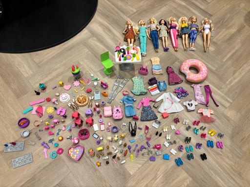 Buy & Sell Helmshore Rossendale - Photos for Barbies with outfits and accessories