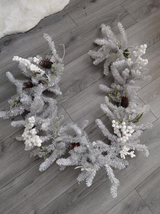 Buy & Sell Princes End Sandwell - Photos for 2x 6ft Garlands.