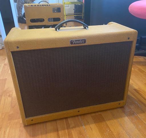 Buy & Sell Camden Town Camden - Photos for NEW FENDER USED ONCE