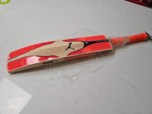 Buy & Sell Rowley Regis Sandwell - Photos for New Puma Cricket bat