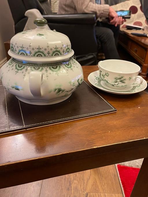 Buy & Sell Southend-on-Sea Southend-on-Sea - Photos for Fine China soup Terrine and 6 soup bowls