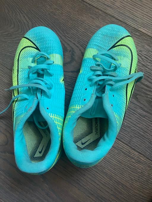 Buy & Sell Shortlands Bromley - Photos for Football shoes children.